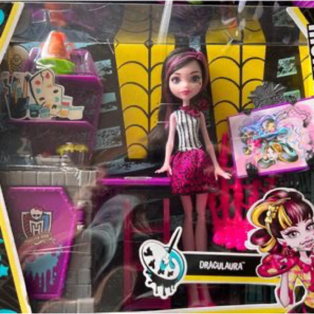 Monster high Draculara doll set